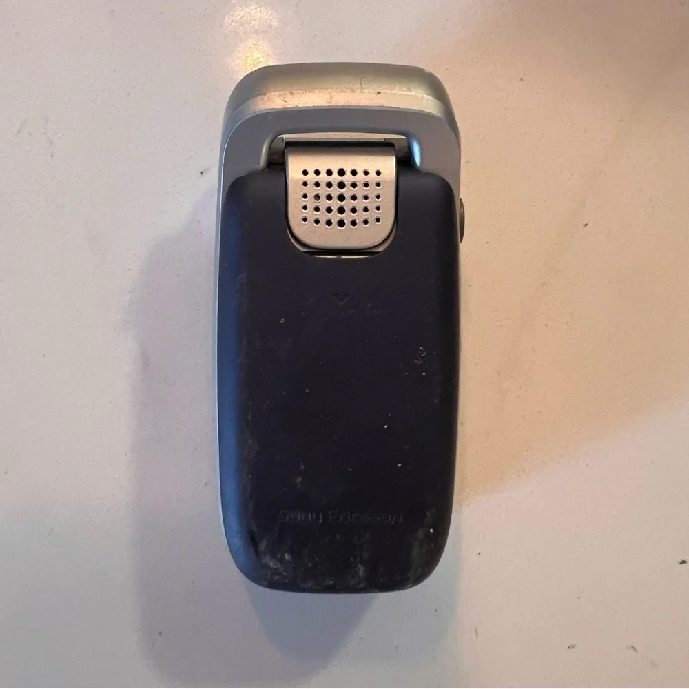 Vintage Sony Emerson flip phone